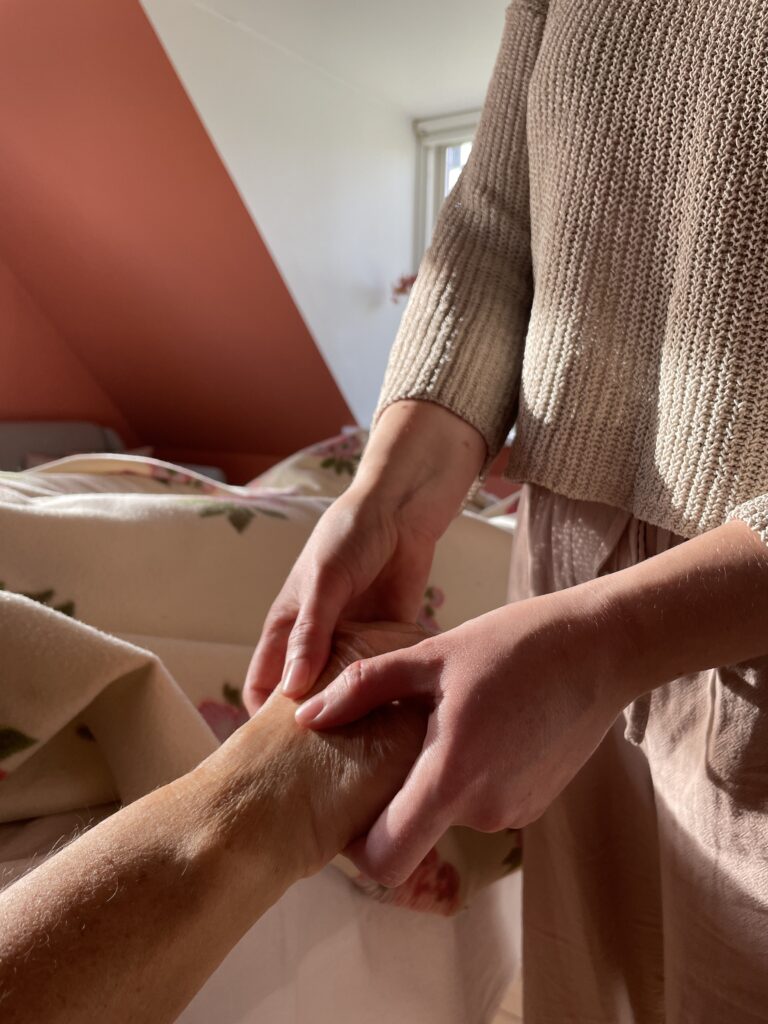 kropsterapi hånd fingre behandling body-sds bodysds terapi massage